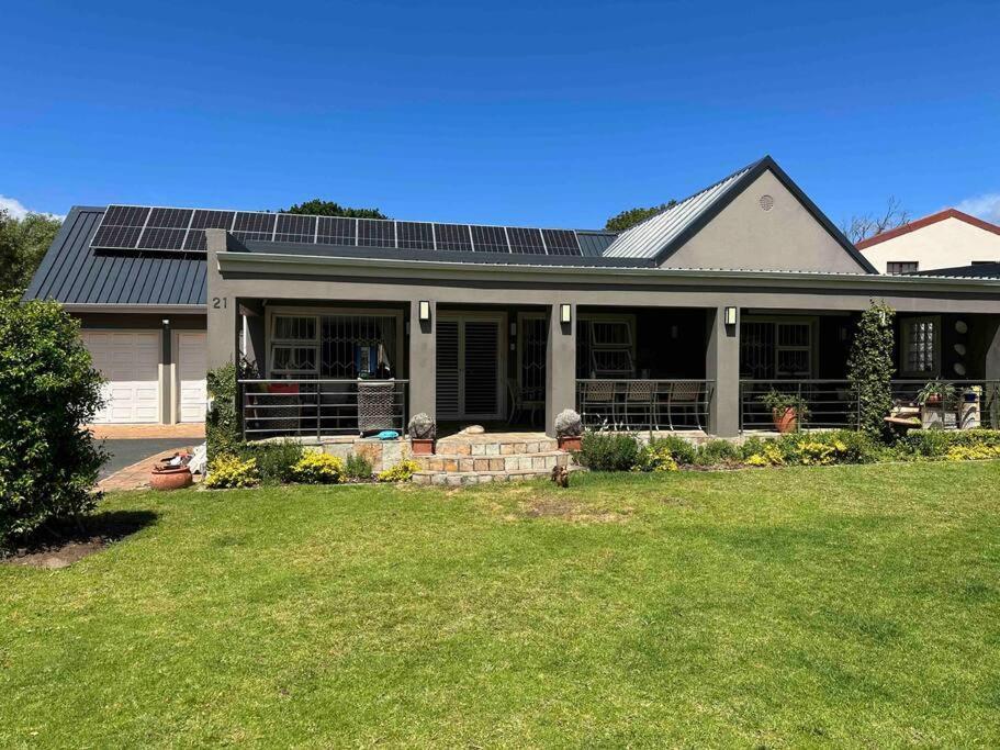 Solar Entertainers Dream On Constantia Wineroute Holiday home
