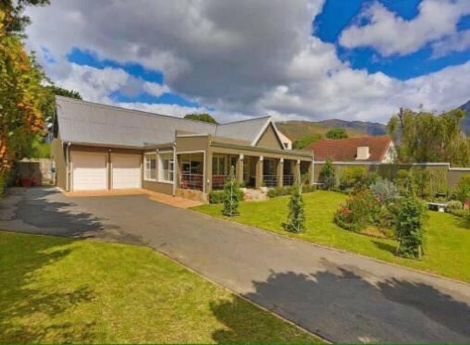 Holiday home Solar Entertainers Dream On Constantia Wineroute Cape Town
