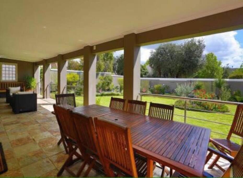 Solar Entertainers Dream On Constantia Wineroute Holiday home Cape Town