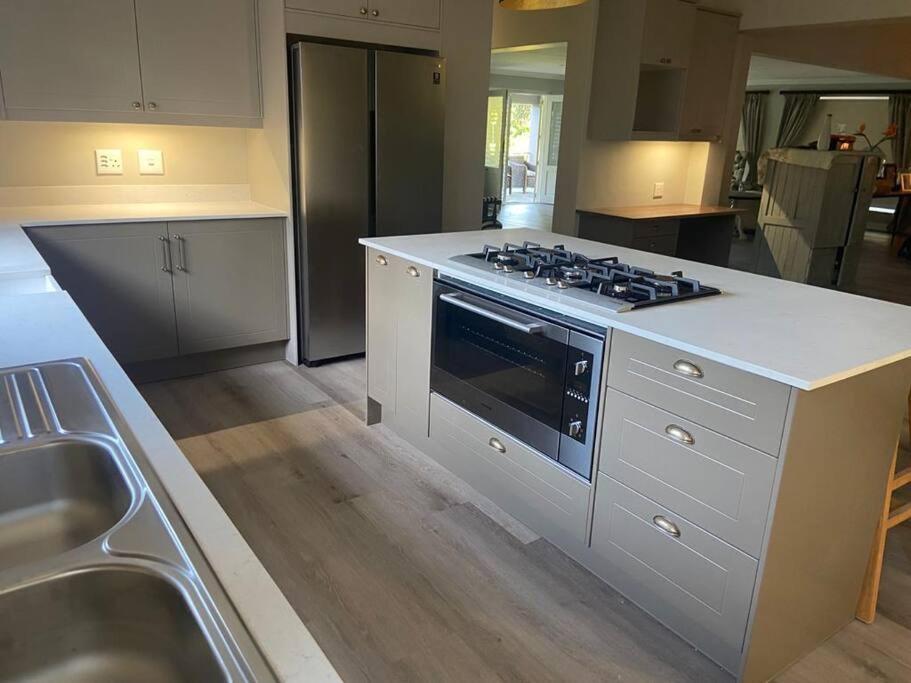Solar Entertainers Dream On Constantia Wineroute Holiday home